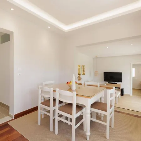 Villa Stamatella By *